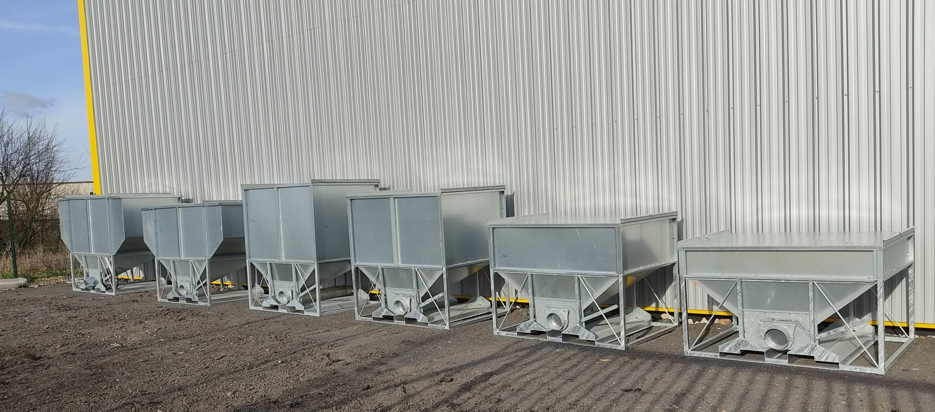 Une photo de toute la gamme des containers standard